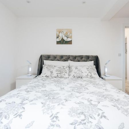 Contemporary Two Bedroom Duplex - Secluded Residence With Parking In A Prime Central Location Борнмут Экстерьер фото