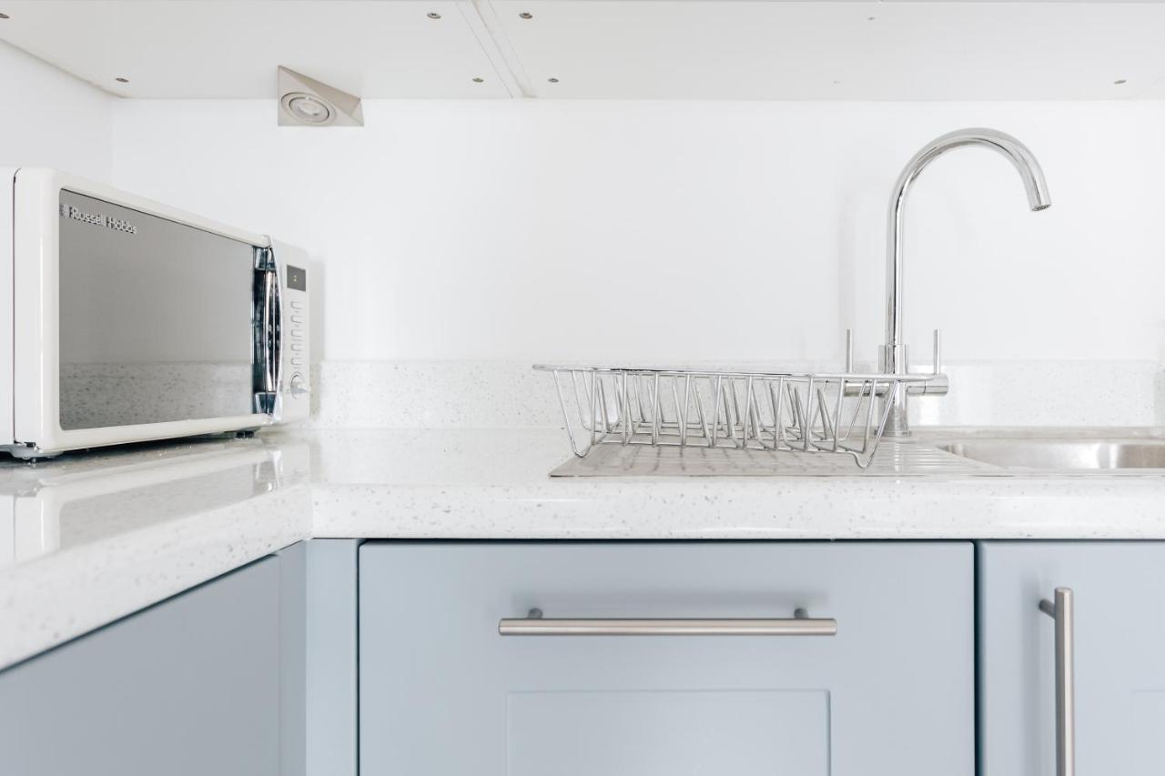 Contemporary Two Bedroom Duplex - Secluded Residence With Parking In A Prime Central Location Борнмут Экстерьер фото